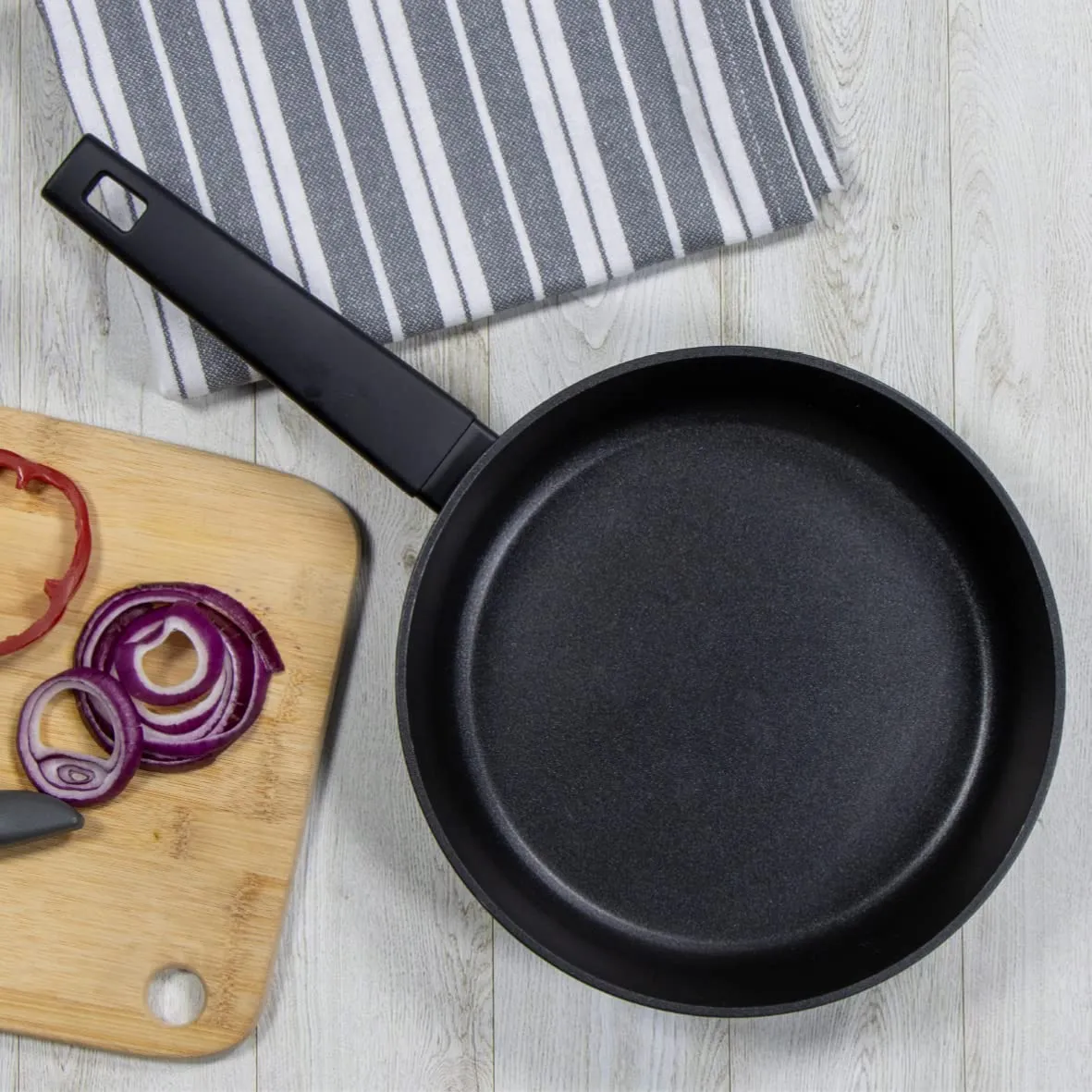 Blackmoor Neuvo Frying Pans/Black Non-Stick 5 Layer Cookware/All Hob Types Including Induction, Gas and Electric / 100% Recycled Body & Soft Grip Handle (24cm)