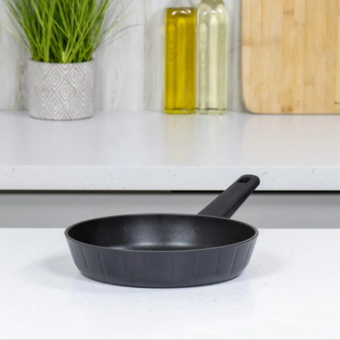 Blackmoor Neuvo Frying Pans/Black Non-Stick 5 Layer Cookware/All Hob Types Including Induction, Gas and Electric / 100% Recycled Body & Soft Grip Handle (24cm)