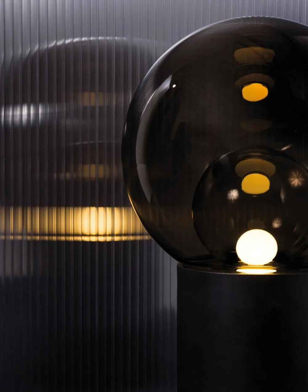 Boule table lamp