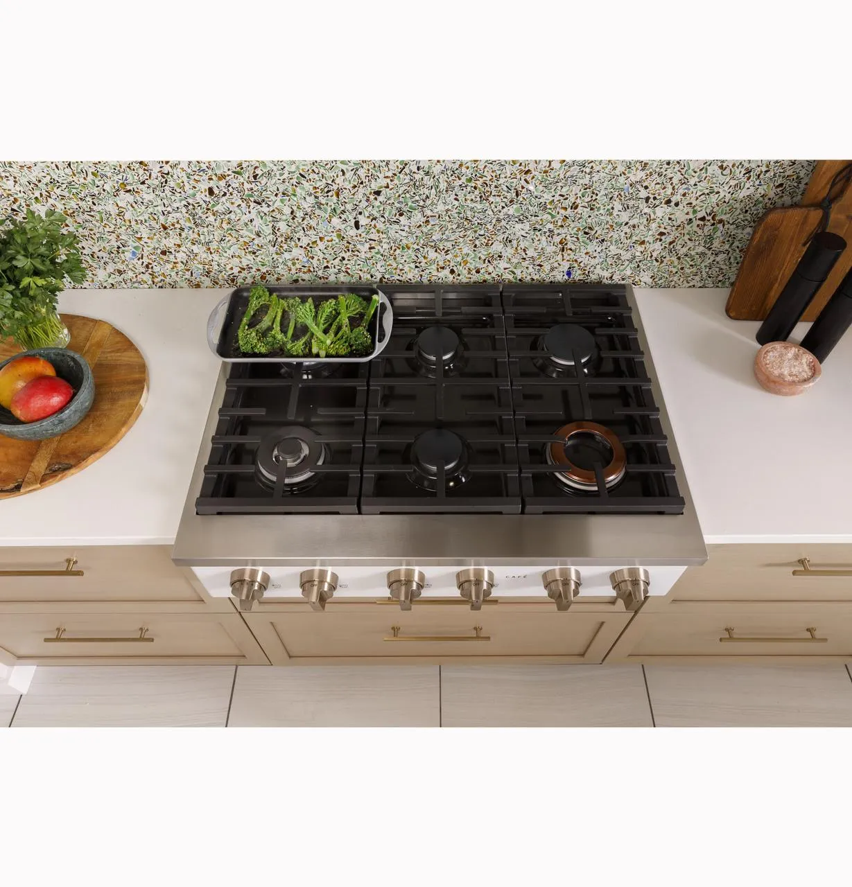 Cafe CGU366P2TS1 Caf(eback)™ 36" Commercial-Style Gas Rangetop with 6 Burners (Natural Gas)