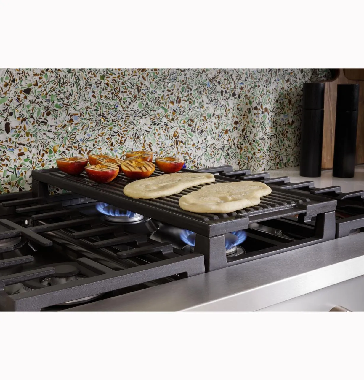 Cafe CGU366P2TS1 Caf(eback)™ 36" Commercial-Style Gas Rangetop with 6 Burners (Natural Gas)