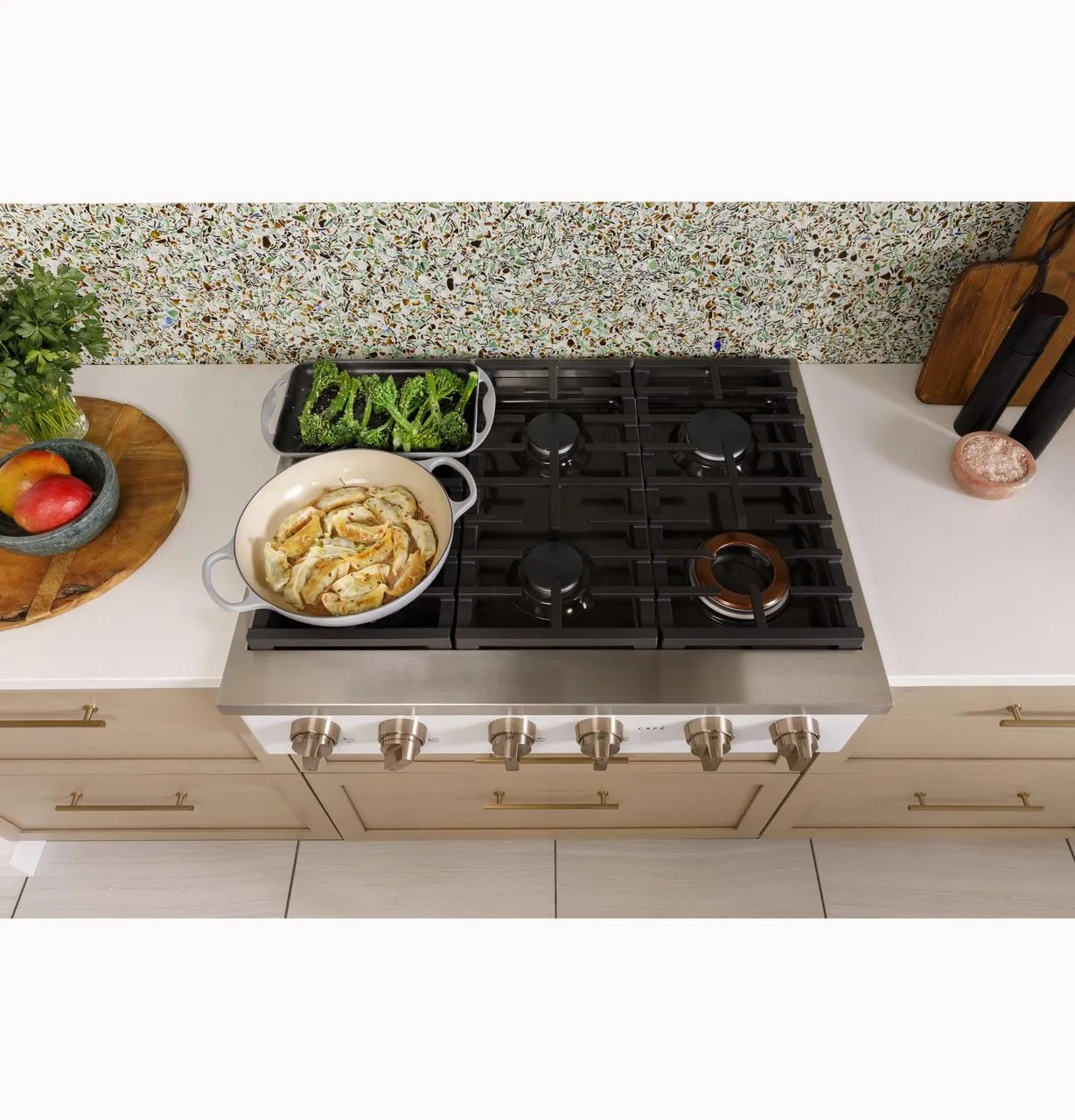 Cafe CGU366P2TS1 Caf(eback)™ 36" Commercial-Style Gas Rangetop with 6 Burners (Natural Gas)