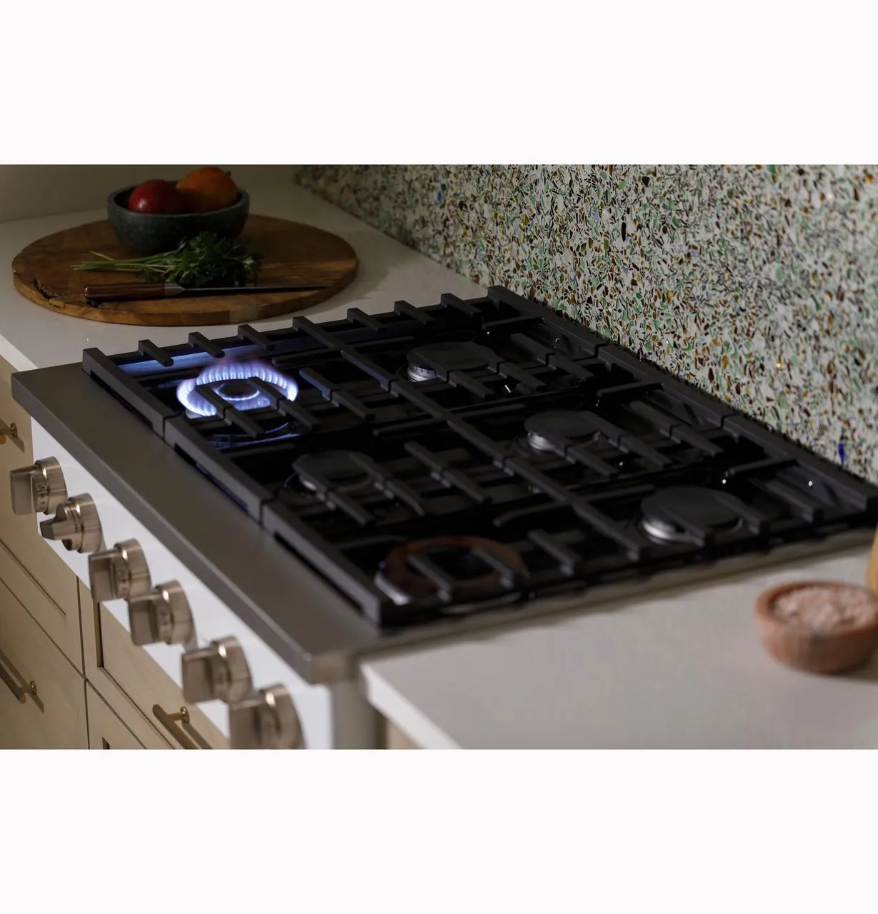 Cafe CGU366P2TS1 Caf(eback)™ 36" Commercial-Style Gas Rangetop with 6 Burners (Natural Gas)