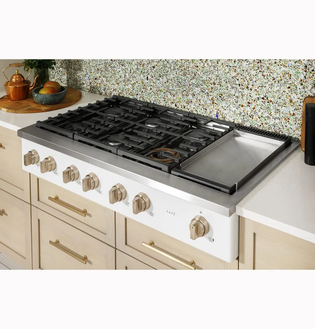 Cafe CGU486P2TS1 Caf(eback)™ 48" Commercial-Style Gas Rangetop with 6 Burners and Integrated Griddle (Natural Gas)