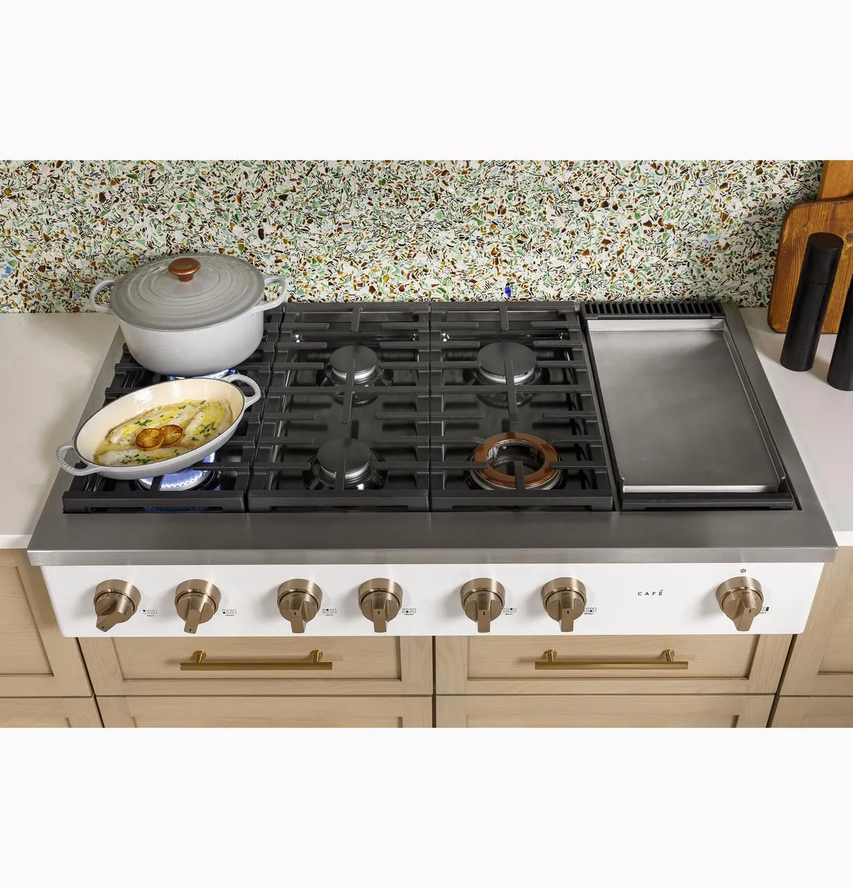 Cafe CGU486P2TS1 Caf(eback)™ 48" Commercial-Style Gas Rangetop with 6 Burners and Integrated Griddle (Natural Gas)