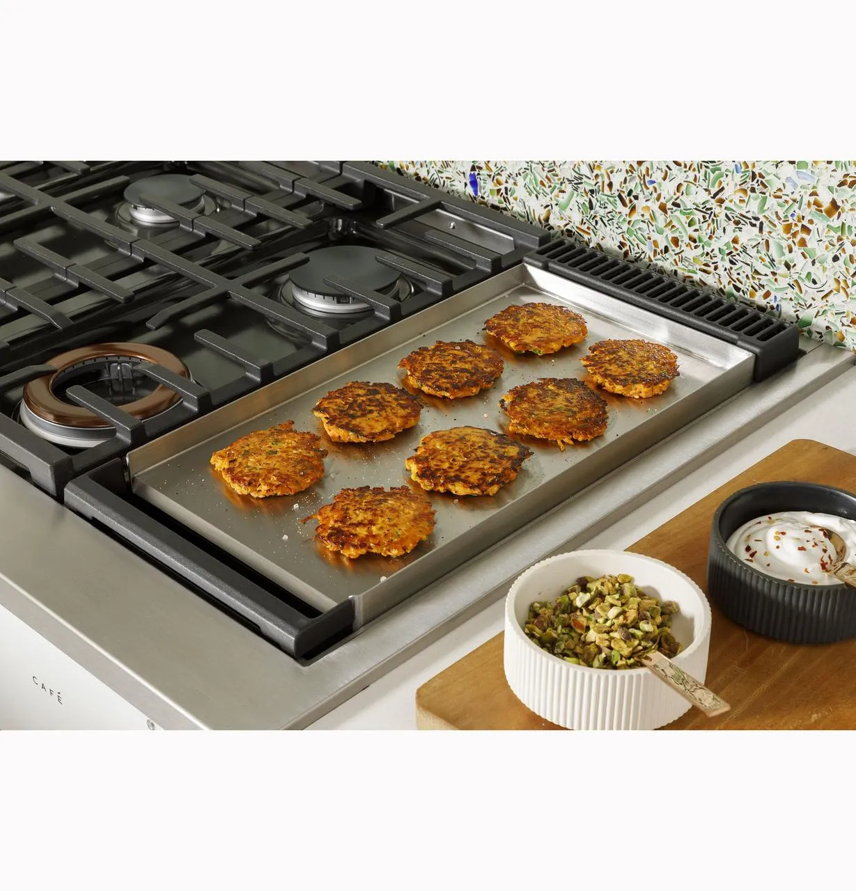 Cafe CGU486P2TS1 Caf(eback)™ 48" Commercial-Style Gas Rangetop with 6 Burners and Integrated Griddle (Natural Gas)