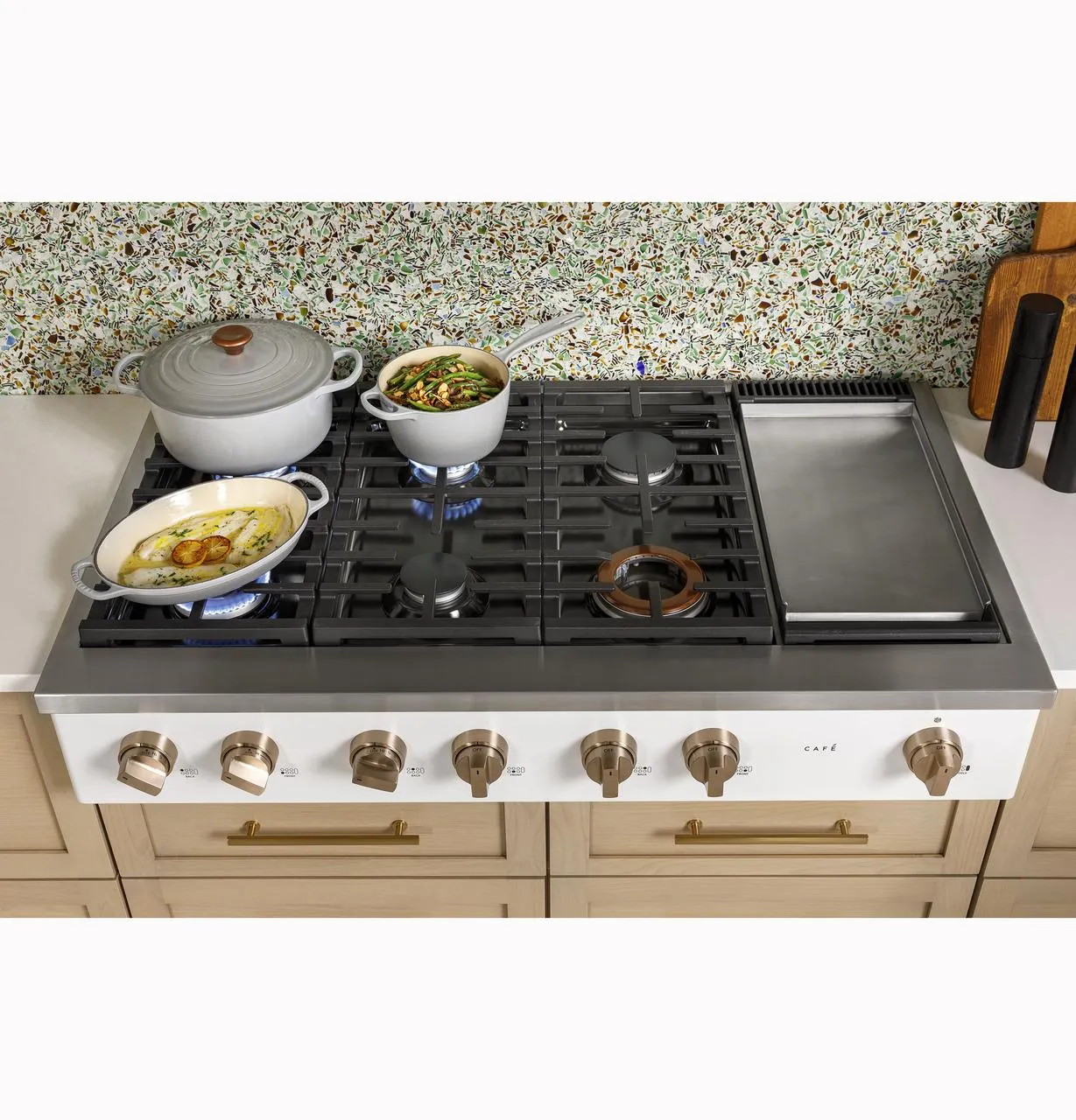 Cafe CGU486P2TS1 Caf(eback)™ 48" Commercial-Style Gas Rangetop with 6 Burners and Integrated Griddle (Natural Gas)