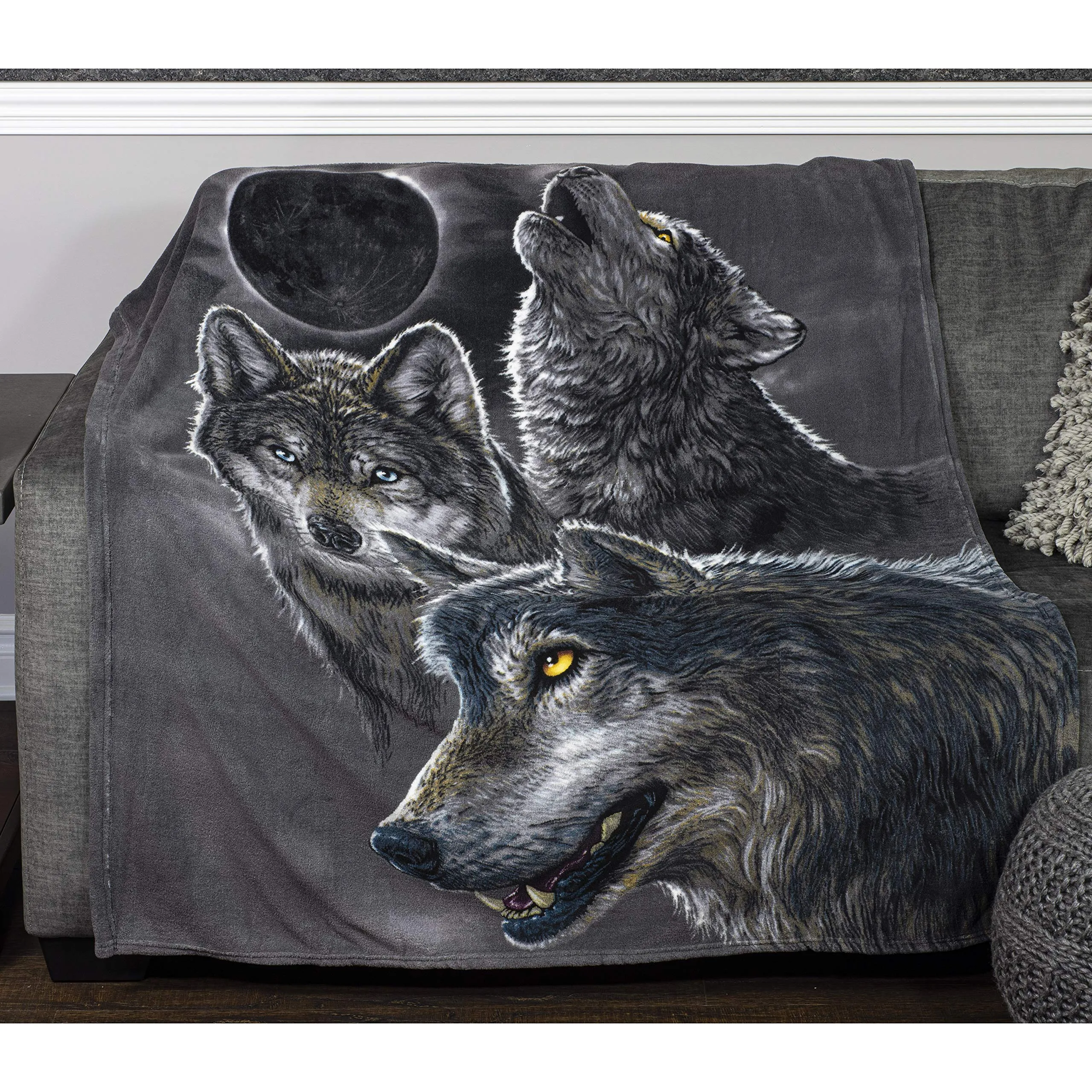 Super Soft Full/Queen Size Plush Fleece Blanket, 75" X 90" (Wolf Dreamcatcher)